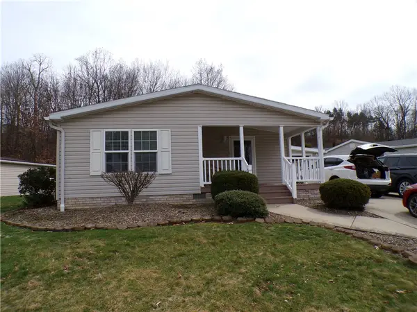 218 Rock Lake Dr, Zelienople, PA 16063