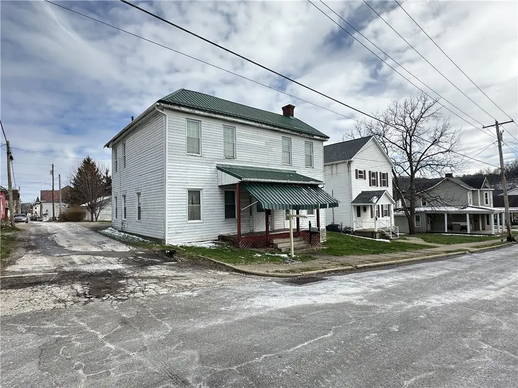 154 S Richhill Street, Waynesburg, PA 15370 - #1