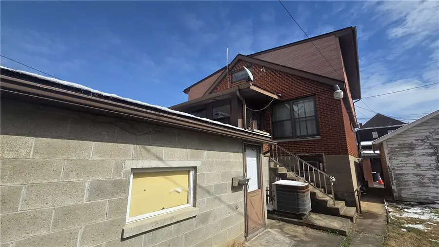 122 Hamilton Avenue, Vandergrift, PA 15690 - #3