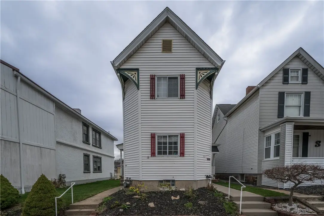 28 Penn Ave, Irwin, PA 15642 - #1