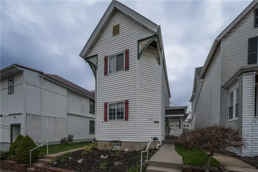 28 Penn Ave, Irwin, PA 15642 - #2