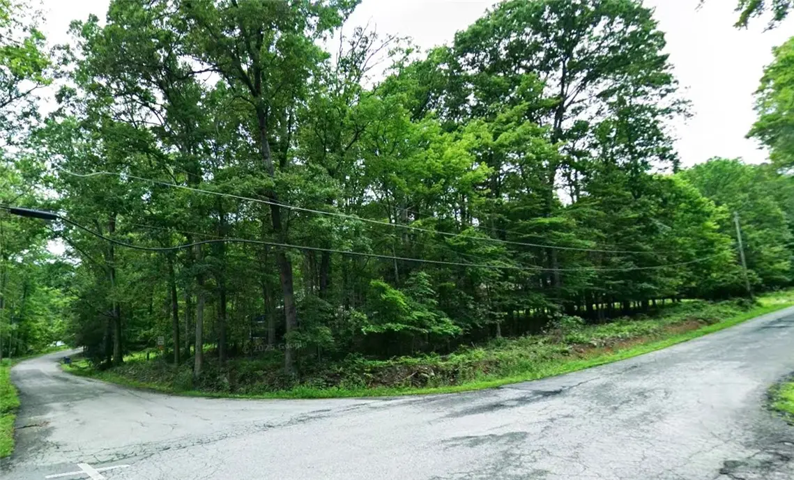 713 Horse Shoe Bend Rd, Acme, PA 15610 - #1