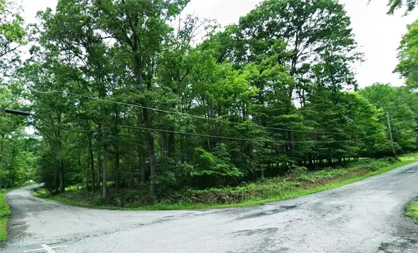 713 Horse Shoe Bend Rd, Acme, PA 15610