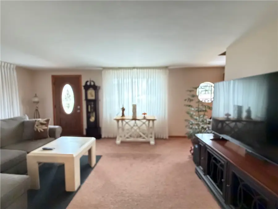 6 Hallmark Drive, Pittsburgh, PA 15235 - #3