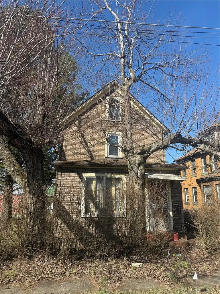 1046 Wallis Ave, Farrell, PA 16121 - #1