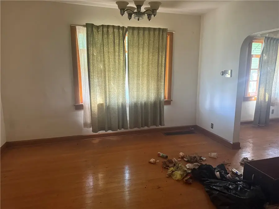 1046 Wallis Ave, Farrell, PA 16121 - #3