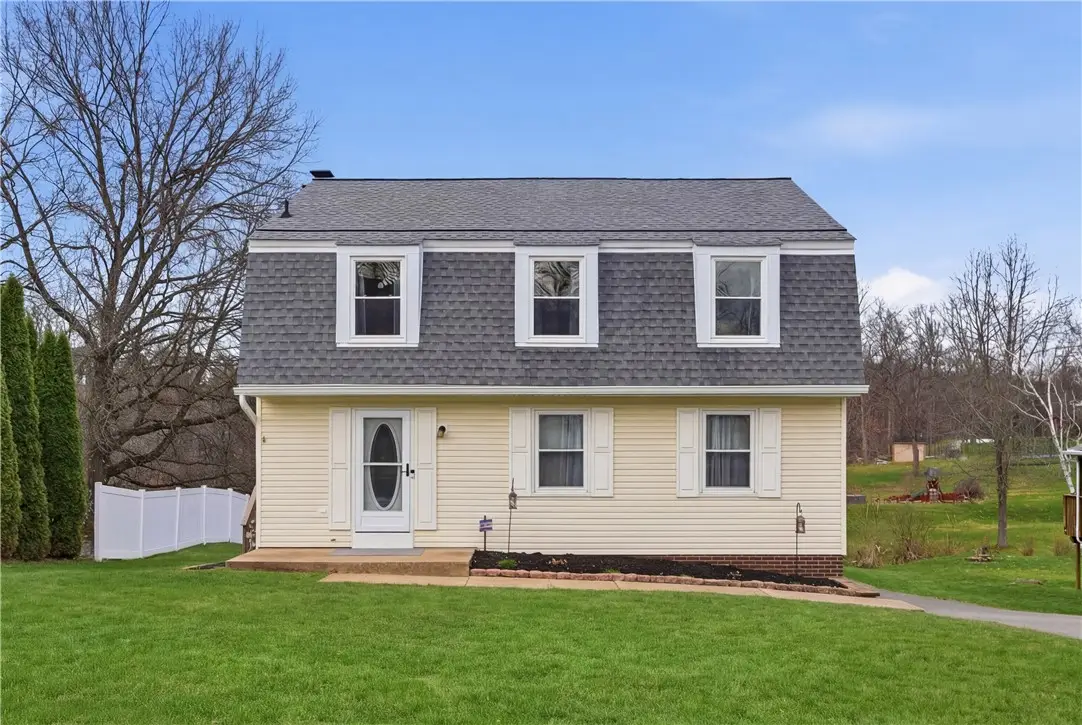 303 Macnab Dr, Coraopolis, PA 15108 - #1