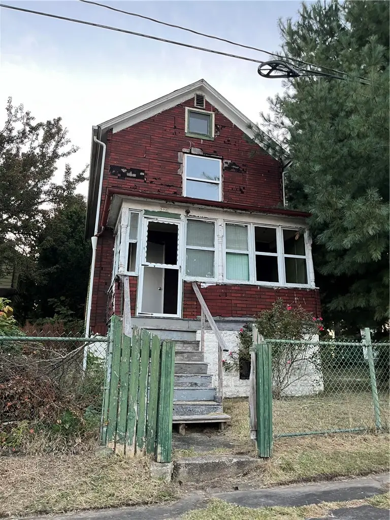 802 Wallis Ave, Farrell, PA 16121 - #2