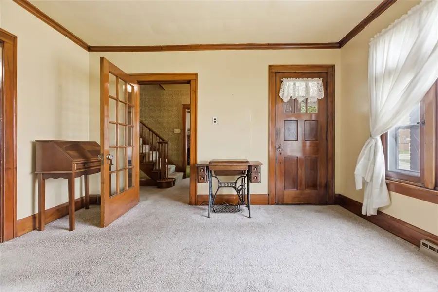 319 4th St, Ellwood City, PA 16117 - #3