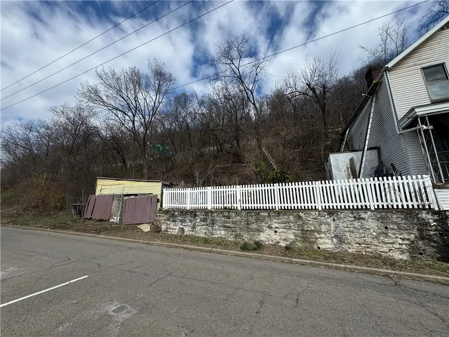 1881 Noble St, Pittsburgh, PA 15215 - #2