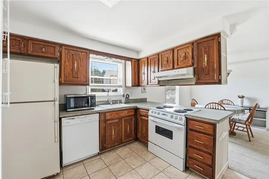 114 Rembrandt Dr, Butler, PA 16002 - #2