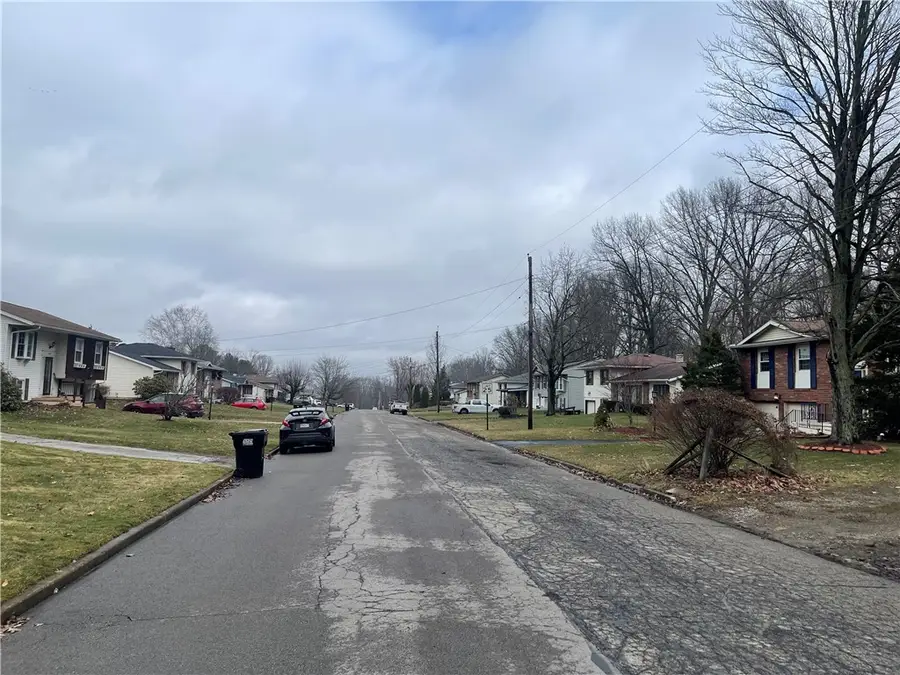 1316 Skyline Dr, Hermitage, PA 16148 - #3