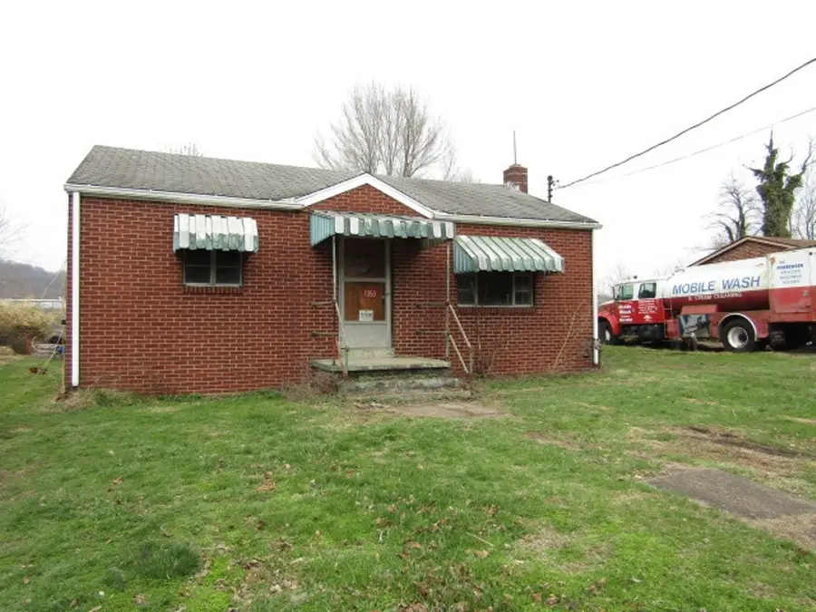 1353 Front St, Crescent, PA 15046 - #2