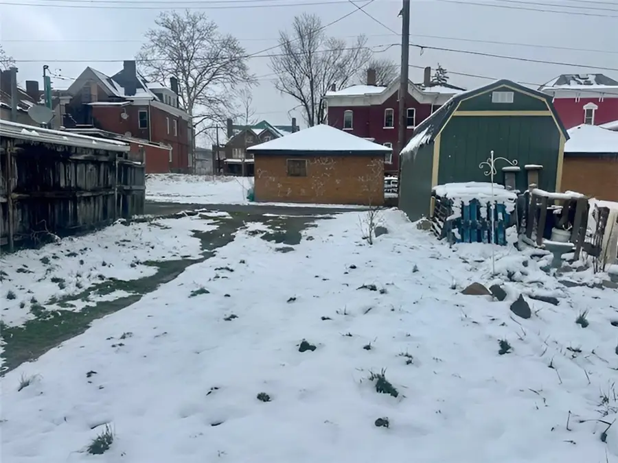 910 9th Ave, Beaver Falls, PA 15010 - #2