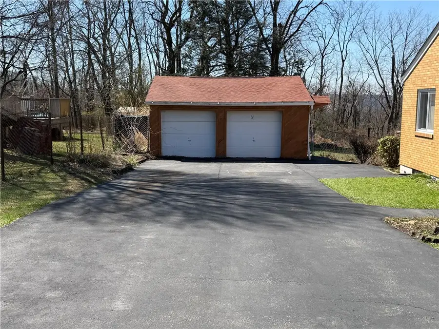 885 E Hill Dr, New Kensington, PA 15068 - #3