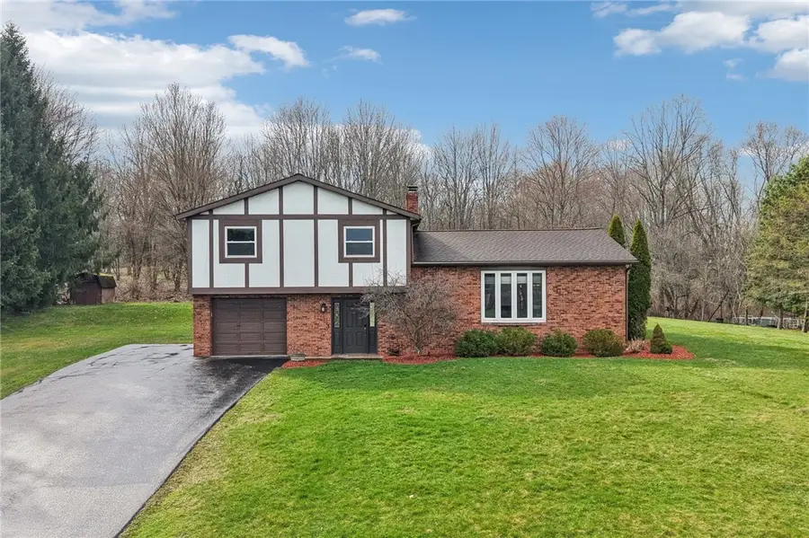 2935 Glenda Dr., New Castle, PA 16101 - #2