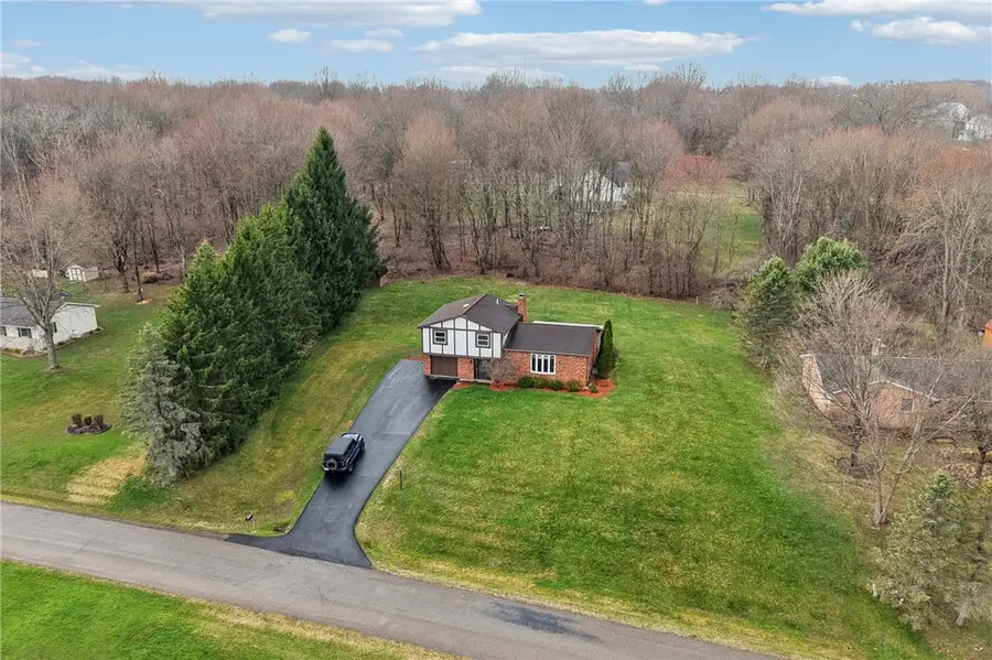 2935 Glenda Dr., New Castle, PA 16101 - #3