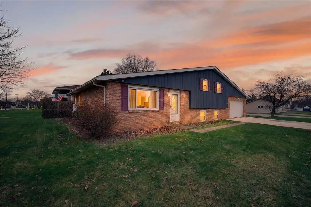 201 Golf Ave, Ellwood City, PA 16117 - #1