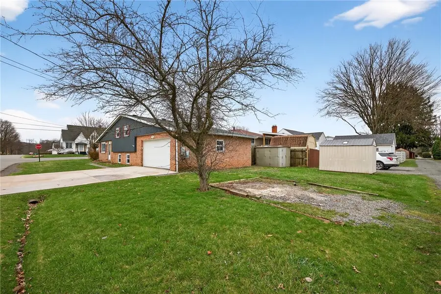 201 Golf Ave, Ellwood City, PA 16117 - #3