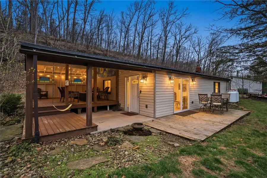 142 Twin Lakes Dr, Zelienople, PA 16063 - #2