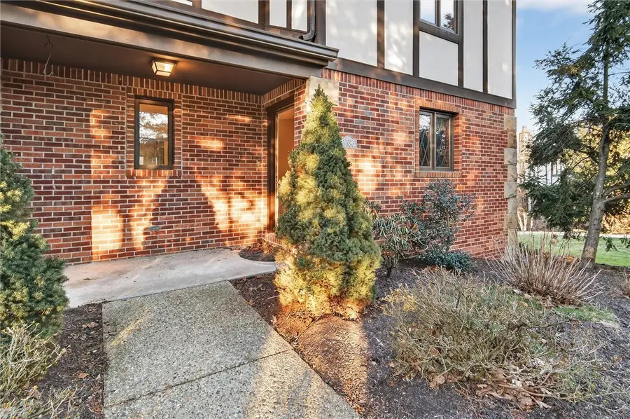 1585 Stone Mansion Dr, Sewickley, PA 15143 - #3