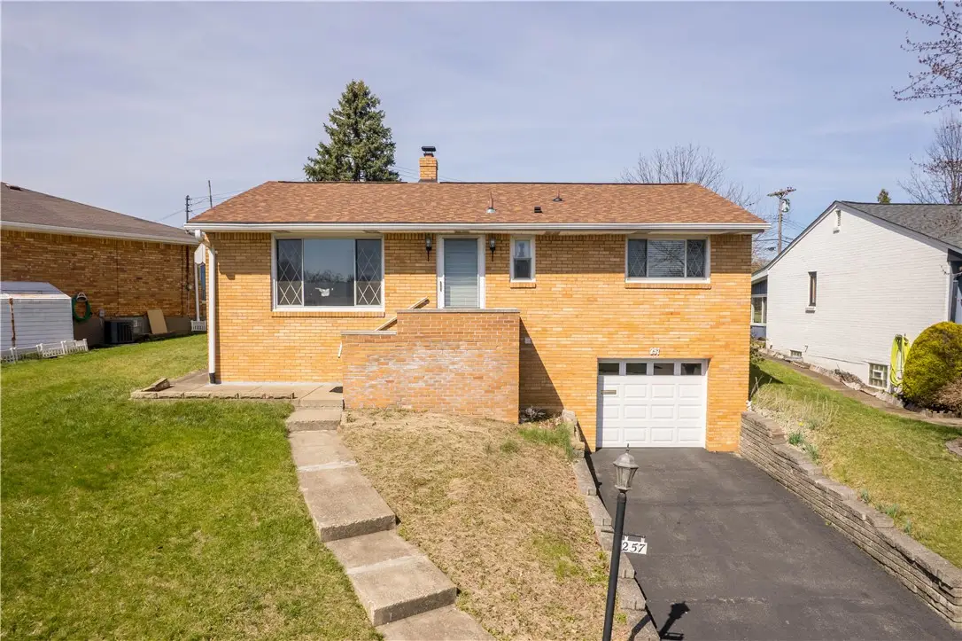 257 Robinhood Rd, Pittsburgh, PA 15220 - #1