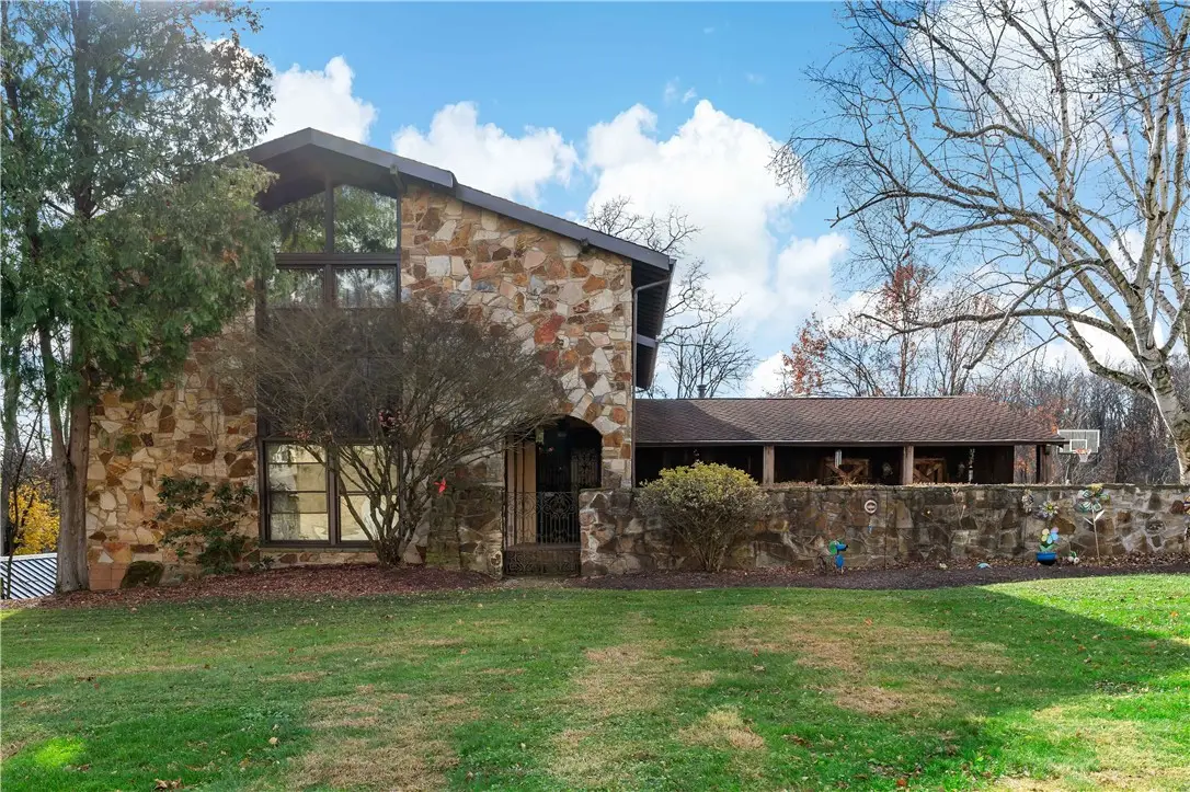 243 Regency Pl, Bethel Park, PA 15102 - #1