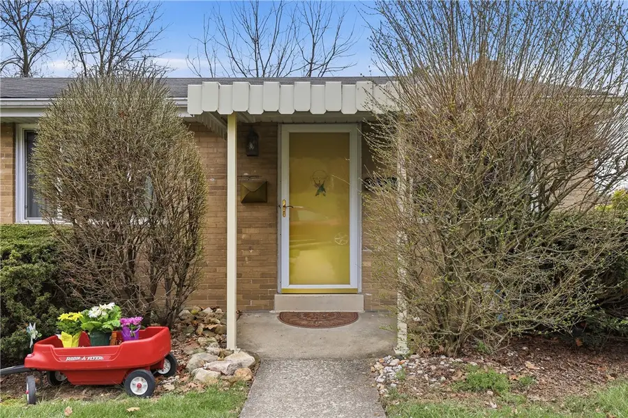 2396 High Oak Dr, Pittsburgh, PA 15220 - #2