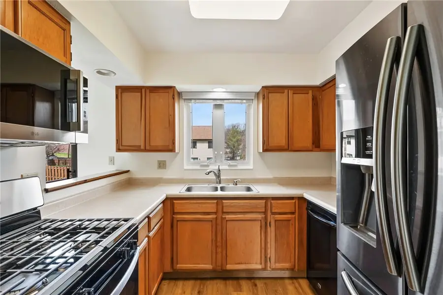 405 Howard St, East Pittsburgh, PA 15112 - #3