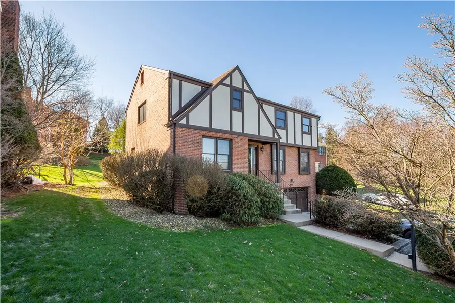 5513 Claytonia Dr, Bethel Park, PA 15102 - #2