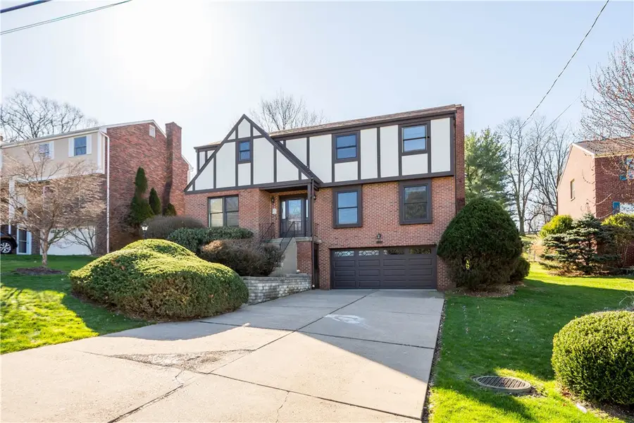 5513 Claytonia Dr, Bethel Park, PA 15102 - #3