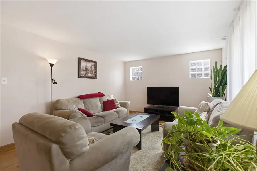 427 Carolina Dr, Oakdale, PA 15071 - #2