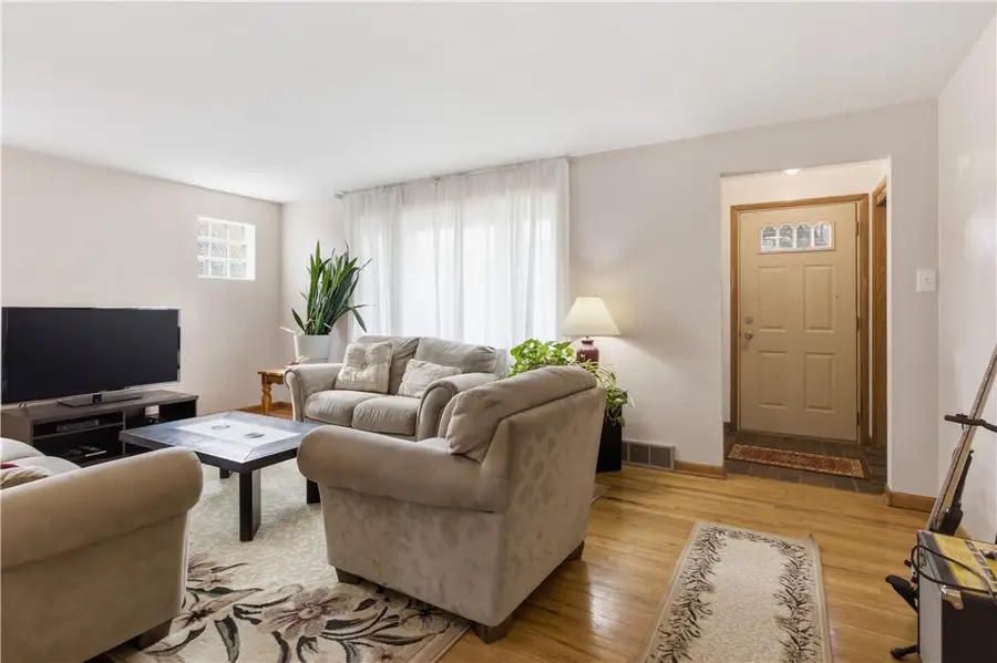 427 Carolina Dr, Oakdale, PA 15071 - #3