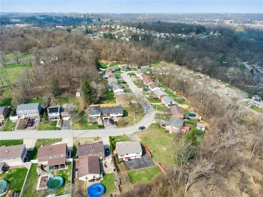 428 Crestview Dr, Pittsburgh, PA 15239 - #2