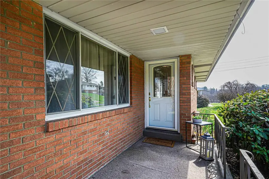 421 Wyndhurst Dr, Coraopolis, PA 15108 - #2