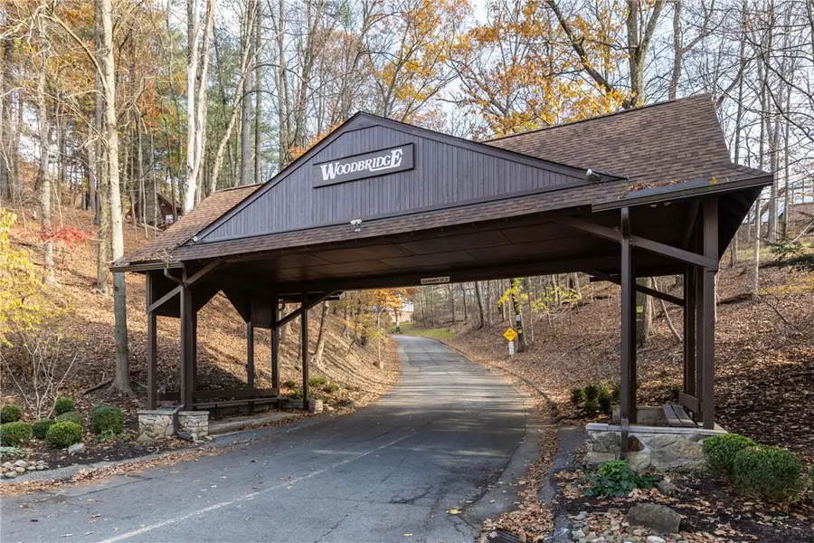 211 Thornberry Dr, Pittsburgh, PA 15237 - #2