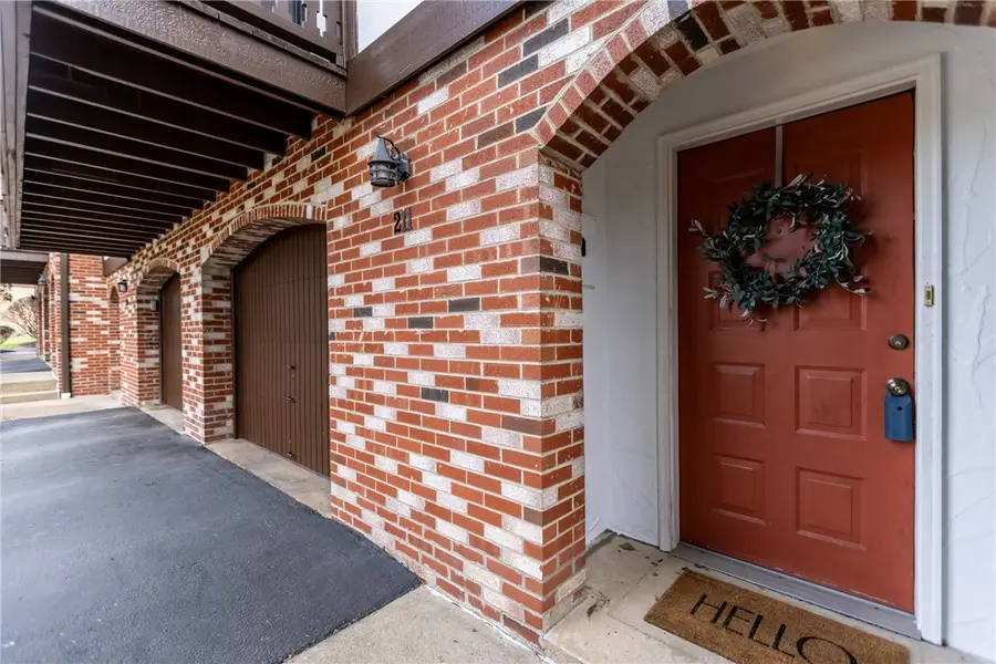 211 Thornberry Dr, Pittsburgh, PA 15237 - #3