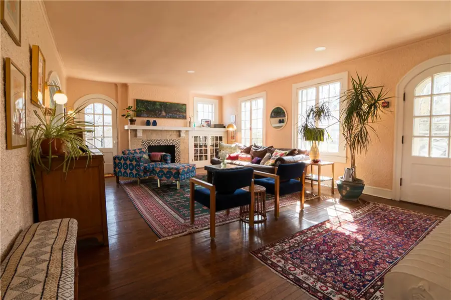 6673 Kinsman Rd, Pittsburgh, PA 15217 - #2