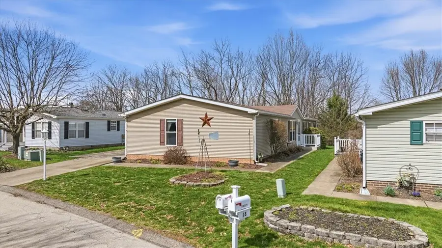 20 W Rock Lake Ct, Zelienople, PA 16063 - #2