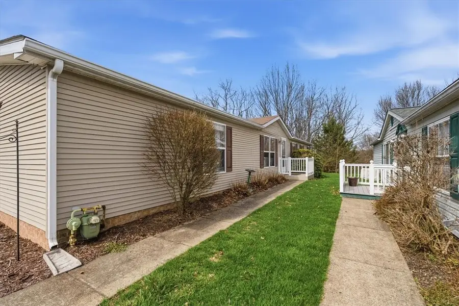 20 W Rock Lake Ct, Zelienople, PA 16063 - #3