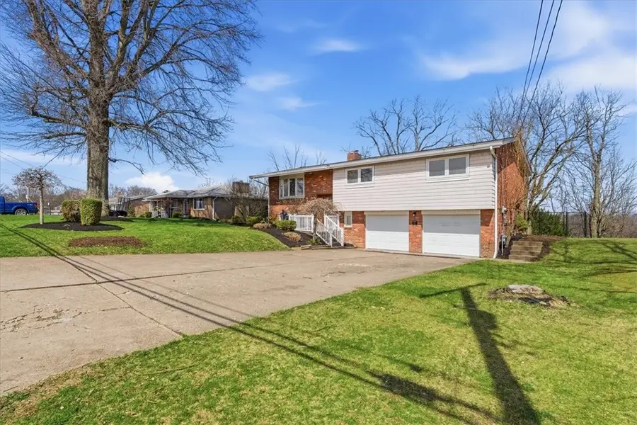 611 Longvue Dr, Houston, PA 15342 - #3