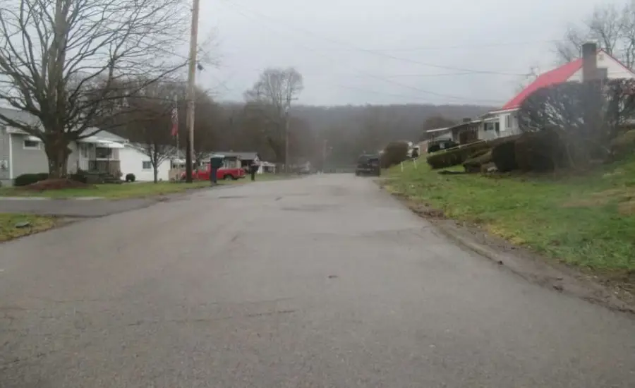 1421 Davidson St, Wampum, PA 16157 - #2