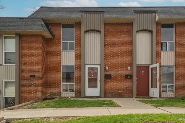 526 College Park Dr, Coraopolis, PA 15108