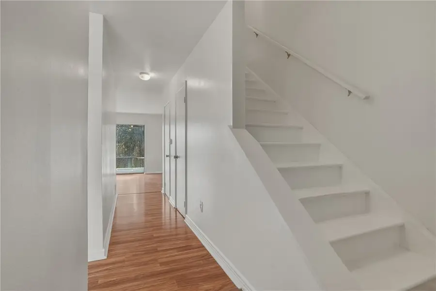 526 College Park Dr, Coraopolis, PA 15108 - #2