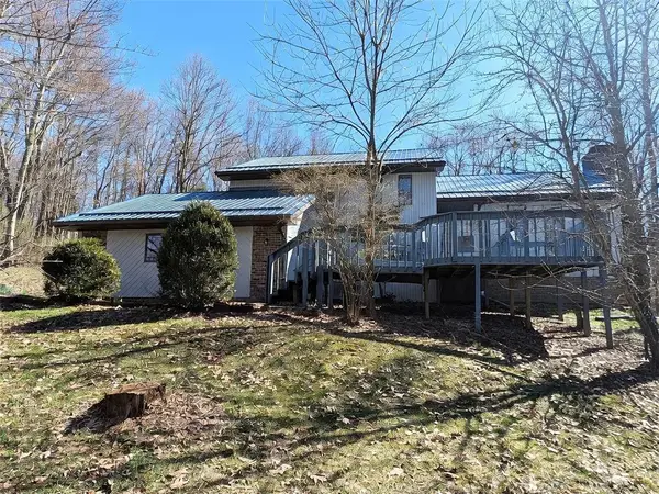 218 Chestnut Ln, Chalk Hill, PA 15421