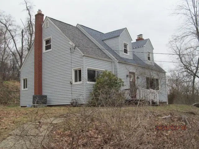 5924 Kings School Rd, Bethel Park, PA 15102 - #1