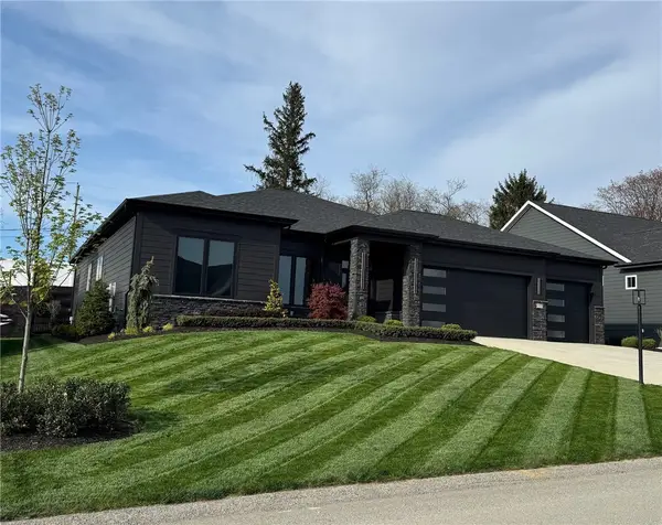 1007 Honey Locust Dr, Jeannette, PA 15644