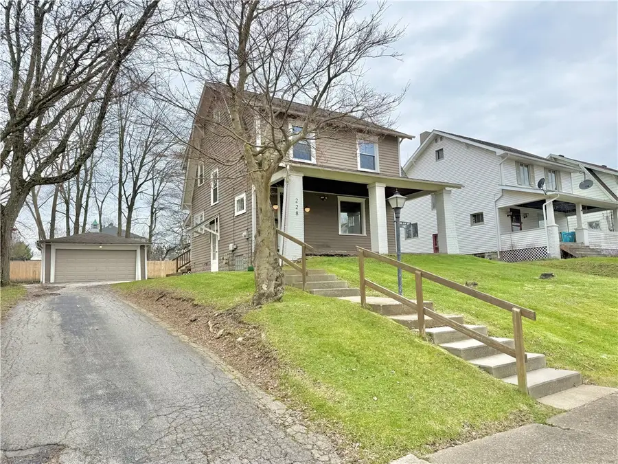 228 E Sheridan Ave, New Castle, PA 16105 - #2