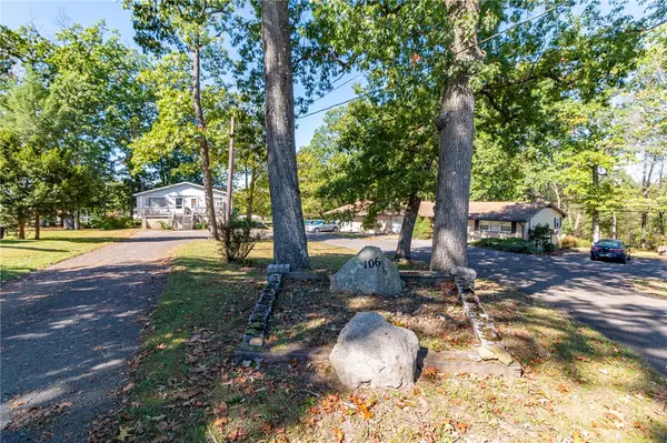 106 Phil Mar Dr, Butler, PA 16002