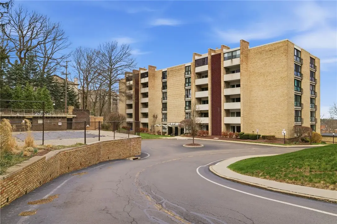 53 Highland Rd #401, Bethel Park, PA 15102 - #1